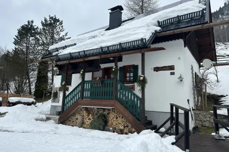 Werkstatt'l von aussen im Winter