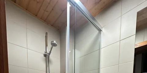 Dusche im Badezimmer vom Erdgeschoss