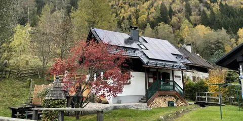 Werkstatt'l von aussen im Sommer